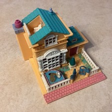 Early 2000s Polly Pocket Hotel Playset Lot with Doll, Rubber Fashions & Accessories — listing 5