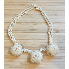 Vintage Hawaiian Shell Lei Necklace with Cream Flower Clusters and Barrel Clasp — listing 4