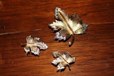 Sarah Coventry "Nature's Choice" #7933 Silver and Gold-Tone Maple Leaf Brooch and Clip Earrings Set in Original Box — listing 6