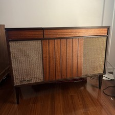 Vintage 1970s Mediterranean-Style Console Stereo Cabinet with AM/FM Radio and Record Player — listing 6
