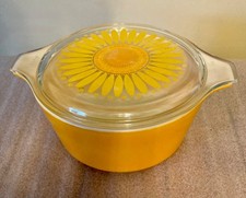Vintage Pyrex 474-B 1.5 Qt Round Casserole with Lid, Gold Hex Signs / Cross-Stitch Pattern on White — listing 4