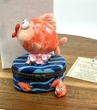 Porcelain Hinged Trinket Box with Figural Fish Finial and Seashell Motif — listing 6
