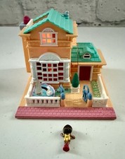 Early 2000s Polly Pocket Hotel Playset Lot with Doll, Rubber Fashions & Accessories — listing 6
