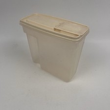 Rubbermaid White Plastic Cereal / Dry Goods Storage Container with Flip-Top Pour Lid — listing 6