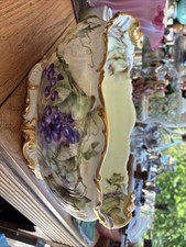 Pair of Hand-Painted Porcelain Grape Cabinet Plates with Scalloped Gold Rim — listing 4