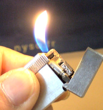 Vintage Colibri Gold-Tone Flint Lighter with Diamond-Cut Pattern