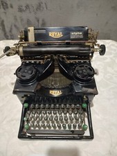 Antique Royal 10 Standard Manual Typewriter, Black with Glass-White Keys, circa 1914-1925 — listing 5