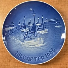 Bing & Grøndahl 1966 Christmas Plate "Home for Christmas" (Juleaften / Fishing Boats Returning to Harbor)