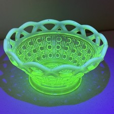 Vaseline Uranium Glass Open Lace-Edge Bowl with Opalescent Rim and Basketweave Pattern, 7 inch — listing 3