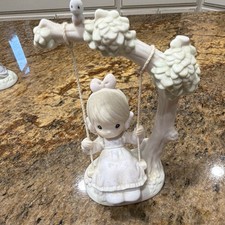 Precious Moments "Peace on Earth" Figurine E-2804 — listing 2
