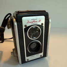 Kodak Duaflex III Pseudo-TLR Box Camera with Kodar 72mm f/8 Lens and Original Leather Field Case — listing 4