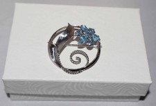 Silver-Tone Five-Petal Flower Pin / Brooch — listing 4