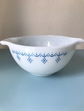 Vintage Pyrex White Milk Glass Mixing/Serving Bowl with Ribbed Base — listing 3