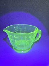 Vintage Green Uranium Glass 2-Cup Measuring Batter Bowl with Pour Spout and Handle — listing 3