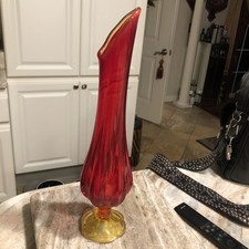 Amberina Art Glass Twin-Handled Vase with Ruffled Base, 4.5 inches — listing 6