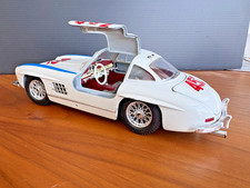 Mercedes-Benz 300 SL Gullwing 1:18 Scale Diecast Model Car Bburago 1:18 — listing 6