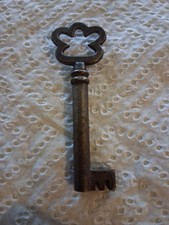Set of 3 Vintage Ornate Skeleton Barrel Keys with Filigree Bows — listing 3
