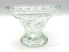 Vintage Clear Pressed Glass Petal Serving Plate, 9 inch Sunflower/Starburst Pattern — listing 4