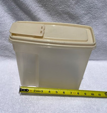 Rubbermaid White Plastic Cereal / Dry Goods Storage Container with Flip-Top Pour Lid — listing 2