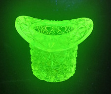 Pressed Glass Top Hat Novelty Dish (Daisy & Button Pattern) — listing 5