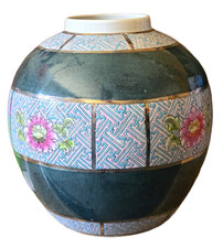Chinoiserie Blue & White Melon-Ribbed Ginger Jar with Lid and Gilt Ball Finial — listing 6