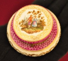 Vintage Scalloped Oval Porcelain Trinket/Nut Dish with Gold Scrollwork — listing 5