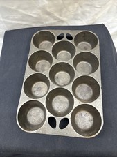 Antique Cast Iron 6-Cup Muffin / Gem Pan — listing 6