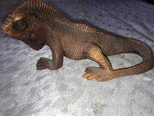 Hand-Carved Wooden Iguana / Lizard Figurine with Arrow-Tip Tail — listing 4