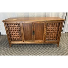 Vintage 1970s Mediterranean-Style Console Stereo Cabinet with AM/FM Radio and Record Player — listing 5