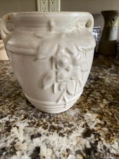 McCoy Leaves & Berries Pattern Jardiniere / Pot in Matte Green, 4.5 inch