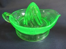 Vintage Green Uranium (Vaseline) Glass Reamer / Citrus Juicer with Pour Spout — listing 6