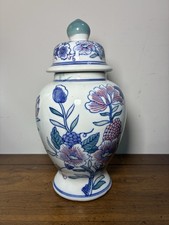 Chinoiserie Blue & White Melon-Ribbed Ginger Jar with Lid and Gilt Ball Finial — listing 4
