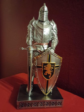 Vintage Medieval Suit of Armor Knight Figurine on Carrara Marble Base, Made in Italy — listing 3