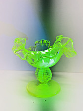 Antique Victorian Vaseline / Uranium Glass Ruffled Bowl with Applied Feet, Yellow Opalescent, 7 inch — listing 4