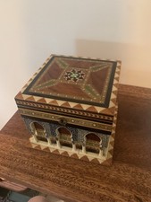 Spanish Taracea Marquetry Inlaid Wood Alhambra Palace Jewelry Box with Arched Colonnade Front, listing 3
