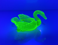 Vaseline/Uranium Green Glass Figural Swan Open Salt or Trinket Dish — listing 5