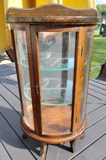 Vintage Curved Glass Two-Door Lighted Curio Display Cabinet Yes - Pulaski — listing 4