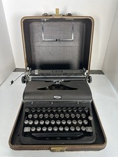 Royal Quiet De Luxe Portable Typewriter with Case — listing 4