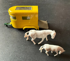 Matchbox Lesney No. 43 Pony Trailer with Horses, Yellow Body Green Base — listing 5