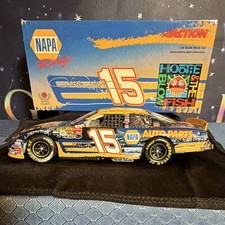 Michael Waltrip #15 NAPA Auto Parts 'God Bless America' 1:24 Scale Diecast Stock Car — listing 3