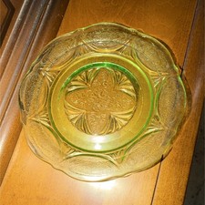 Vintage Uranium (Vaseline) Glass 8-Inch Salad/Dessert Plate with Wheel-Cut Floral Daisy Etching — listing 5