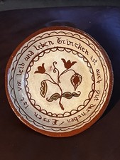 Vintage Scalloped Cream Earthenware Plate with Pennsylvania Dutch Tulip Basket Motif, listing 2