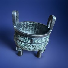 Archaistic Chinese Bronze Tripod Ding Censer with Lid and Dragon Handles — listing 5