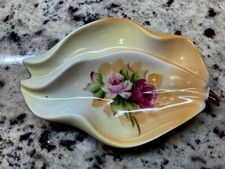 Lefton China Pale Yellow Shell-Form Pin Tray with Courting Couple Transfer & Gold Trim — listing 4