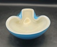 Mid-Century Multicolor Art Glass Freeform Bowl / Ashtray with Pulled Lobes — listing 3