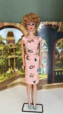 Lot of Vintage 1970s Barbie Dolls, Skipper, Outfits & Accessories with Doll Cases