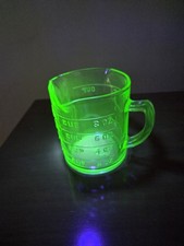 Vintage Kellogg's Green Uranium Depression Glass Measuring Cup with Spouts — listing 2
