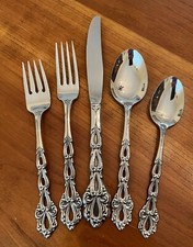 Oneida Heirloom 'Chandelier' Stainless Flatware Lot - Serving Pieces and Teaspoons with Pierced Scroll Handles — listing 6