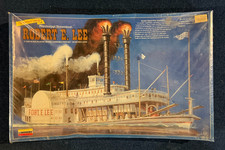 Handmade Folk Art "Robert E. Lee" Mississippi Paddle Wheel Steamboat Model — listing 5