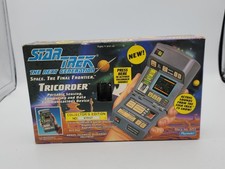 Star Trek Deep Space Nine 'Q' in DS9 Starfleet Uniform Action Figure (Playmates, Stock No. 6247) — listing 3